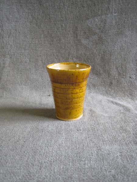 http://www.poteriedesgrandsbois.com/files/gimgs/th-30_GDT004-01-poterie-médiéval-des grands bois-gobelets-gobelet.jpg